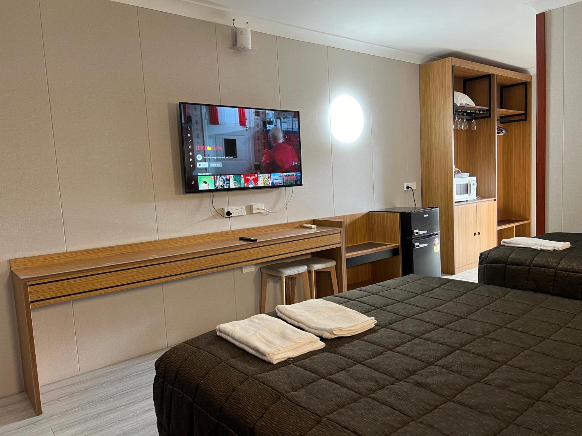 דה אינטרנס Central Jetty Motel מראה חיצוני תמונה